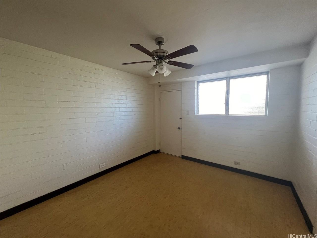 215 Paoakalani Ave #15 - Photo 3 of 7