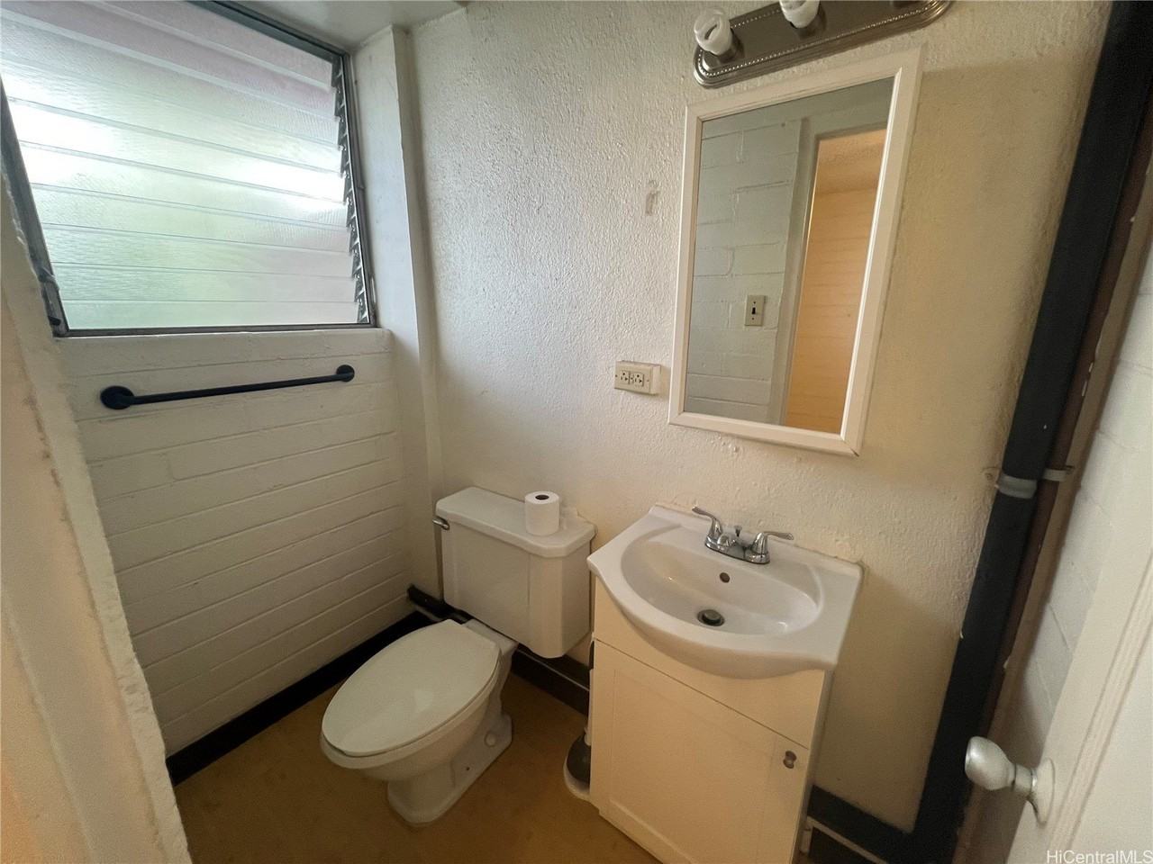 215 Paoakalani Ave #15 - Photo 4 of 7