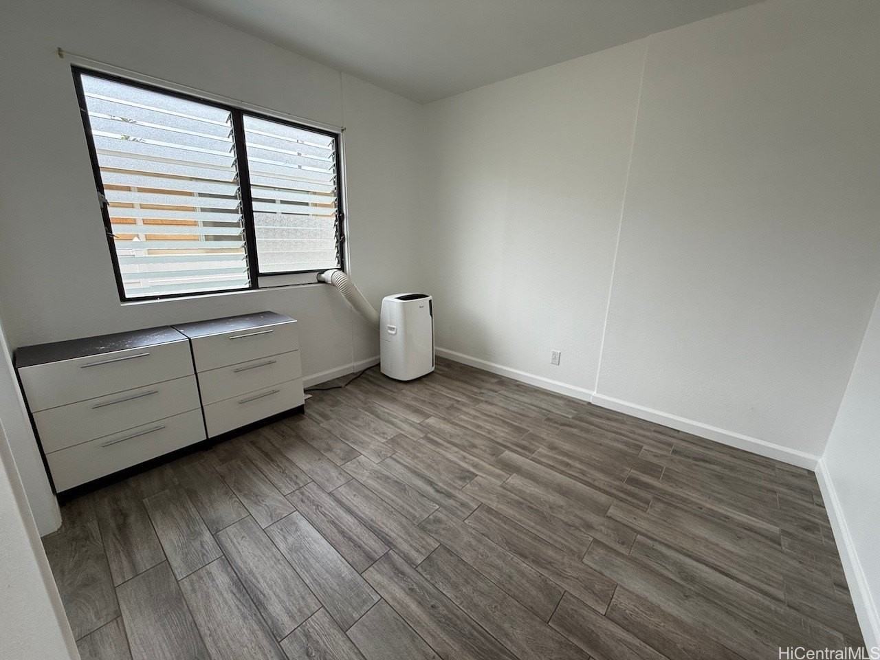 949 8th Ave - Photo 3 of 25