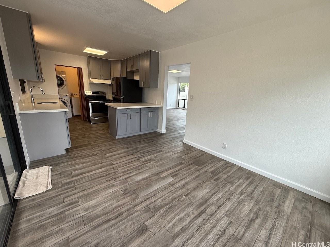 949 8th Ave - Photo 5 of 25
