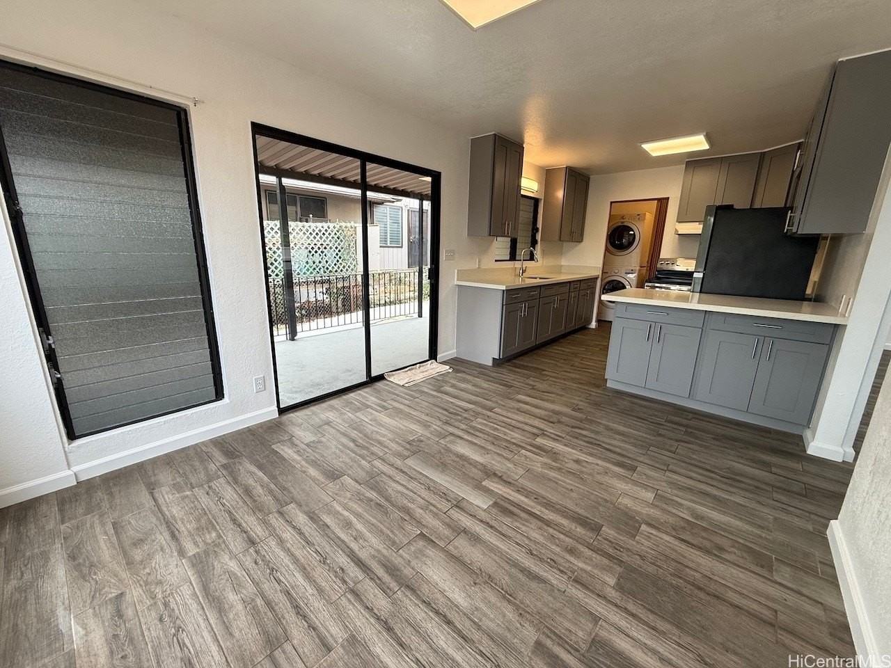 949 8th Ave - Photo 6 of 25