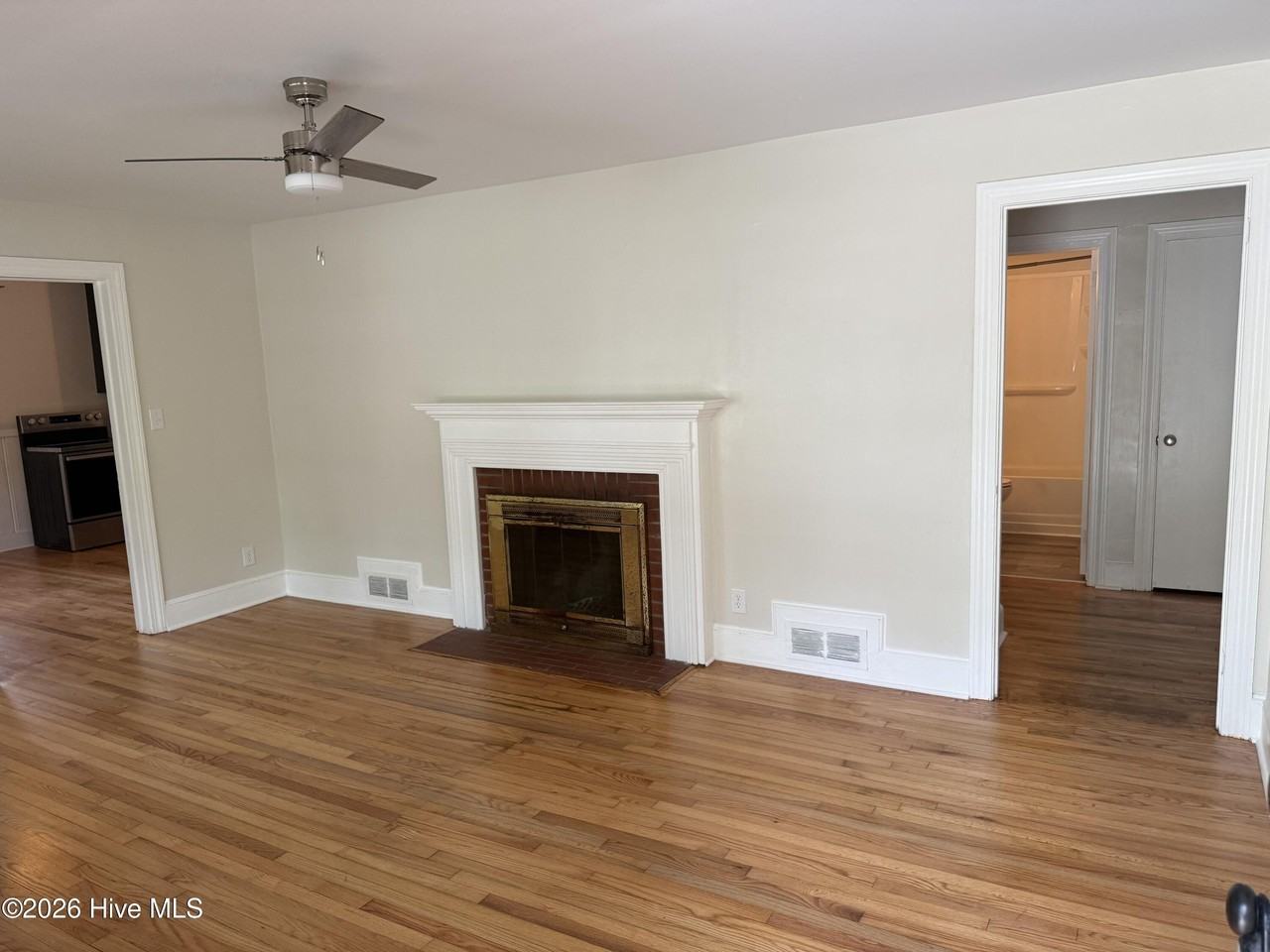 110 N Warren St - Photo 3 of 16