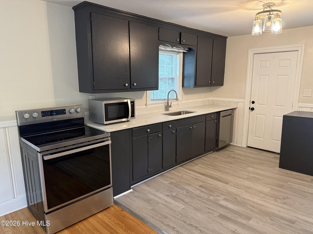 110 N Warren St - Photo 7 of 16