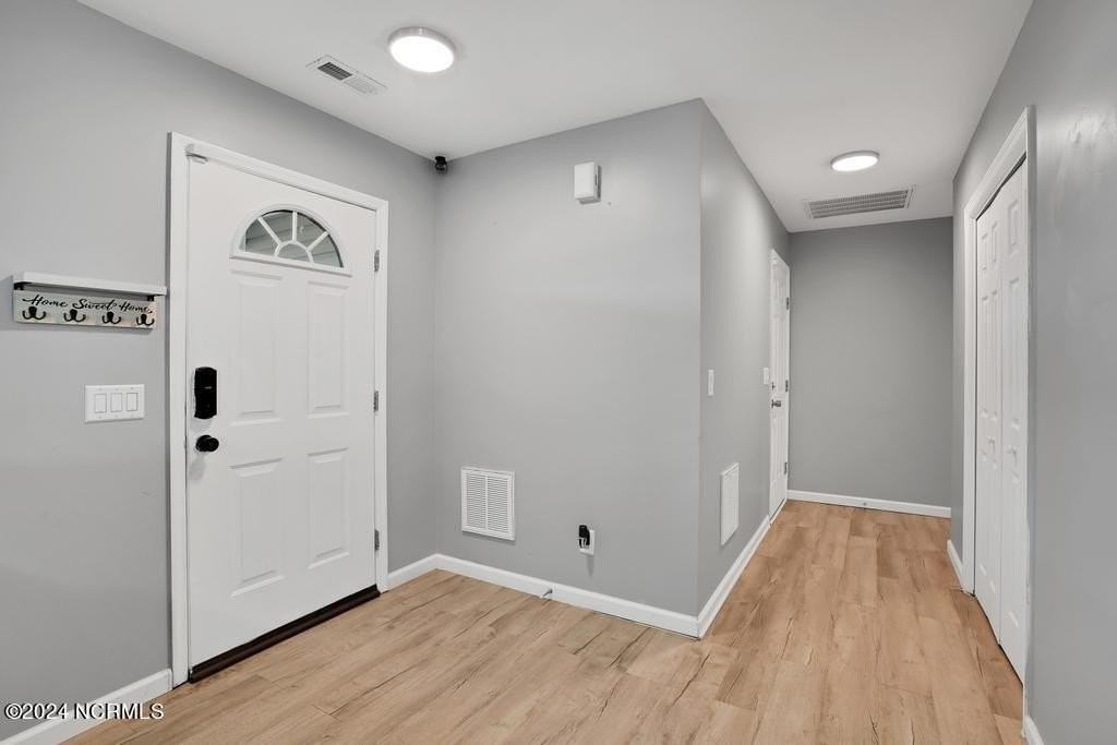 132 Christy Dr - Photo 4 of 24