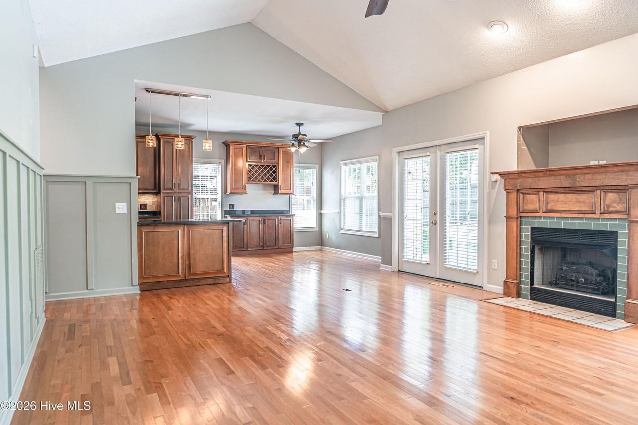 154 Dublin Ct - Photo 7 of 31