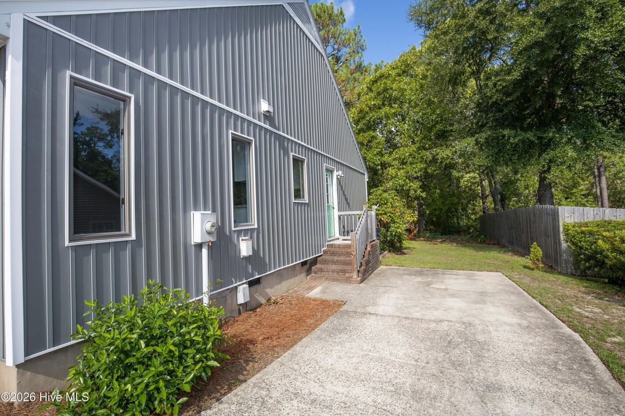 85 Winchester Rd - Photo 7 of 50