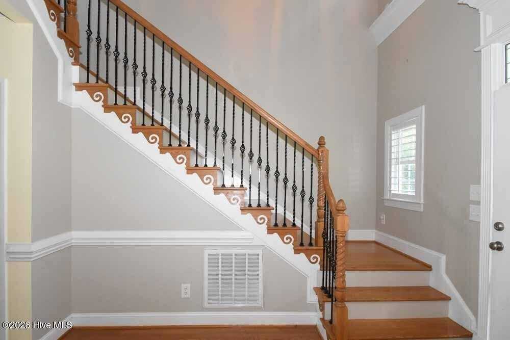 1129 Scarlet Oak Dr - Photo 7 of 40