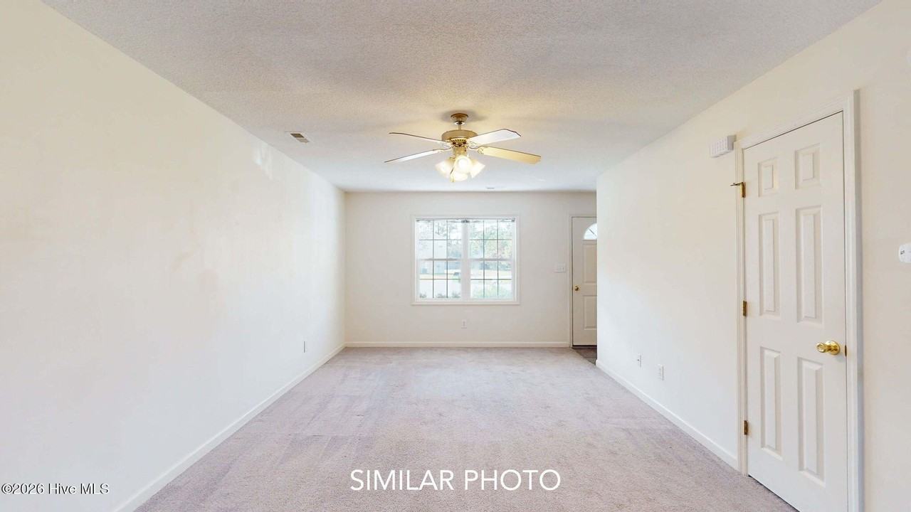 105 E Coopers Ct - Photo 2 of 22