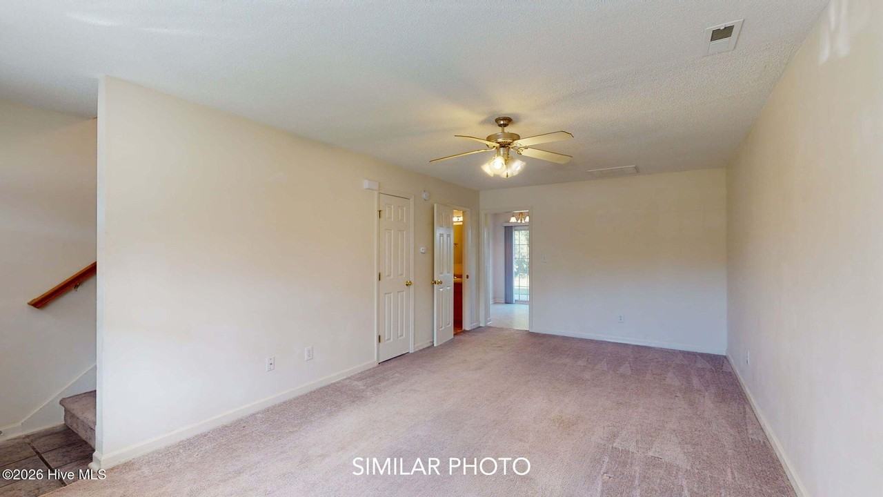 105 E Coopers Ct - Photo 3 of 22