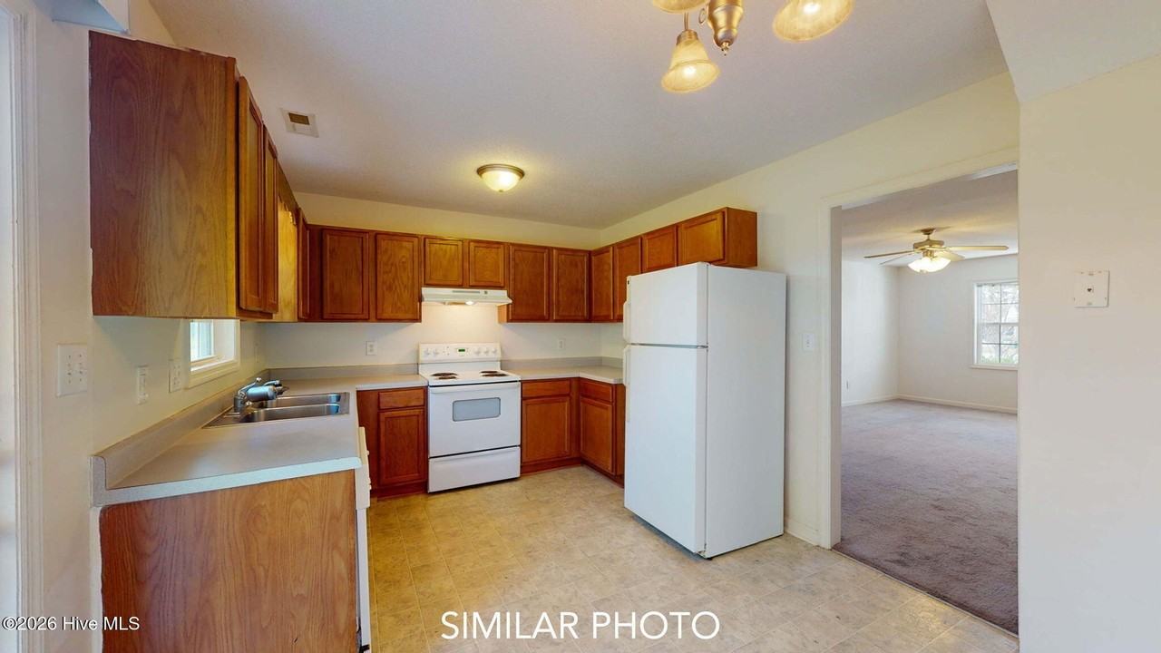 105 E Coopers Ct - Photo 6 of 22