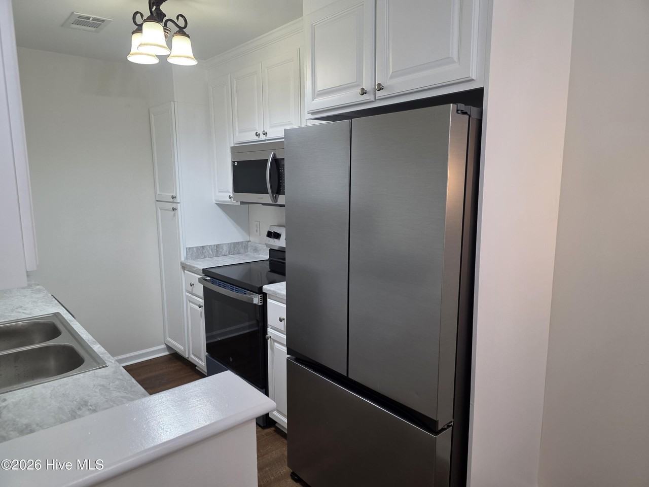 109 Cheyenne Ct - Photo 7 of 16