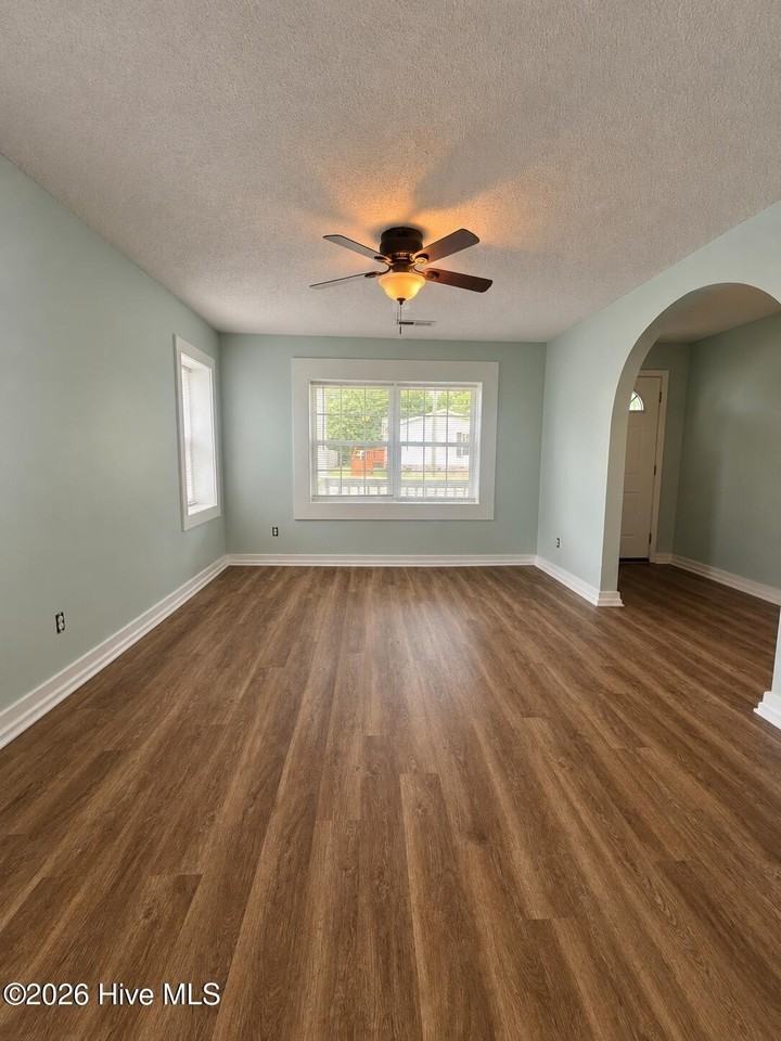 1303 King St - Photo 2 of 10
