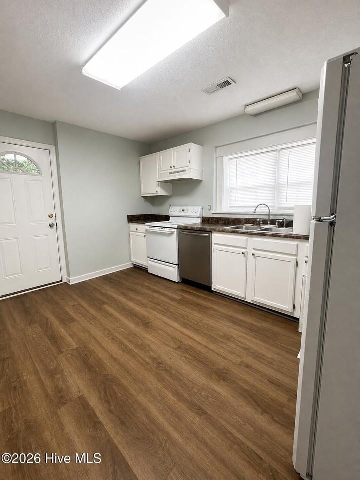 1303 King St - Photo 4 of 10