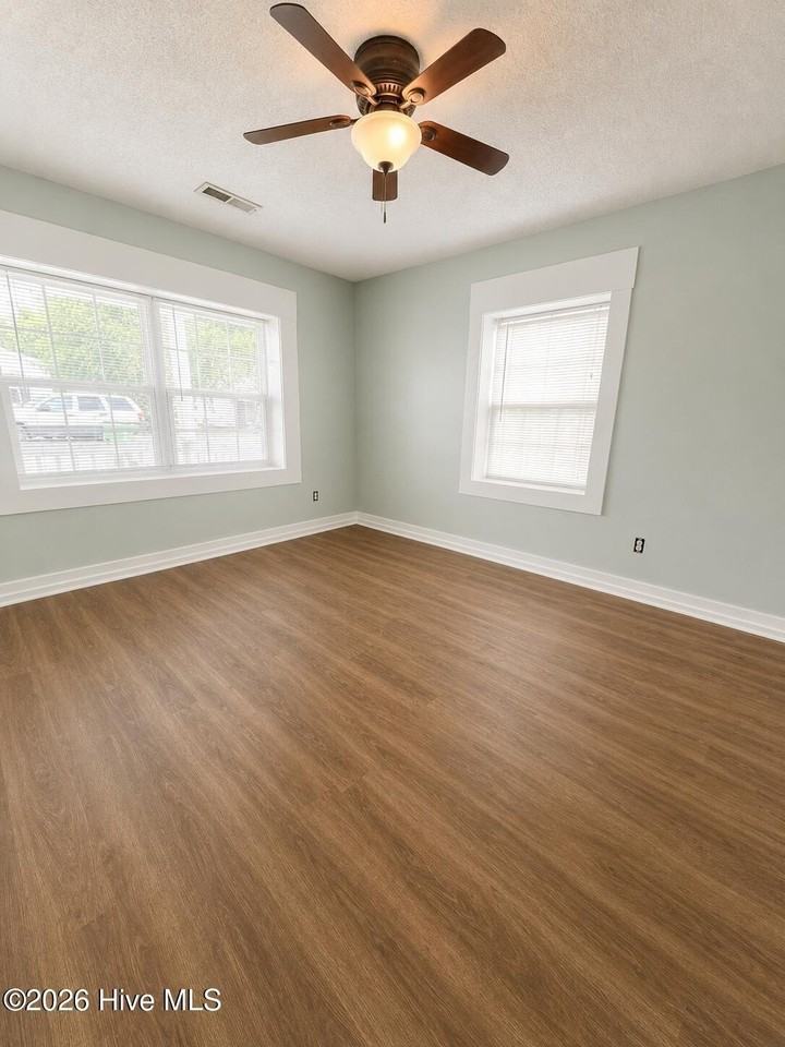 1303 King St - Photo 5 of 10