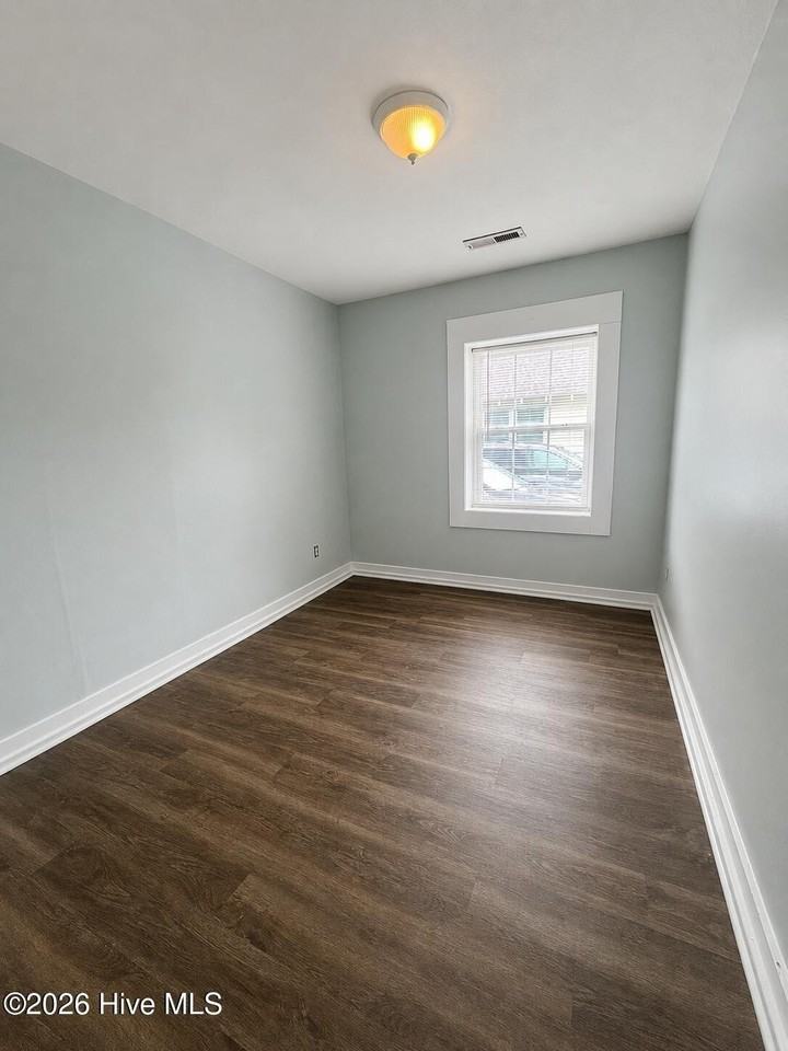 1303 King St - Photo 6 of 10