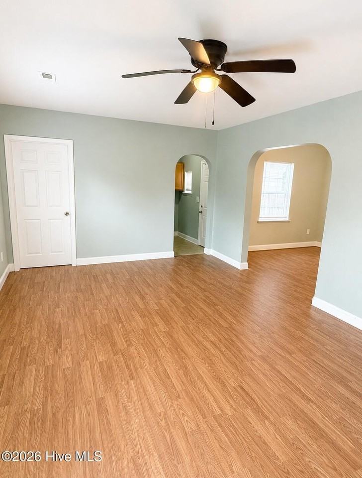 1103 Colonial Ave - Photo 2 of 28