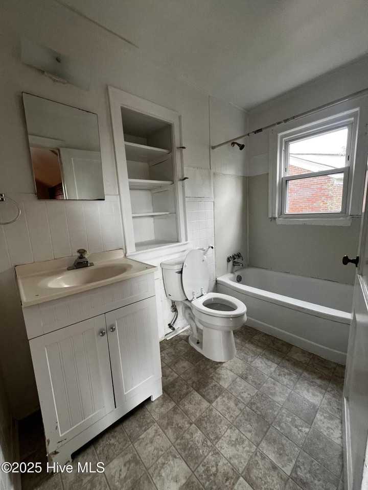 306 N 11th St #3 - Photo 6 of 7