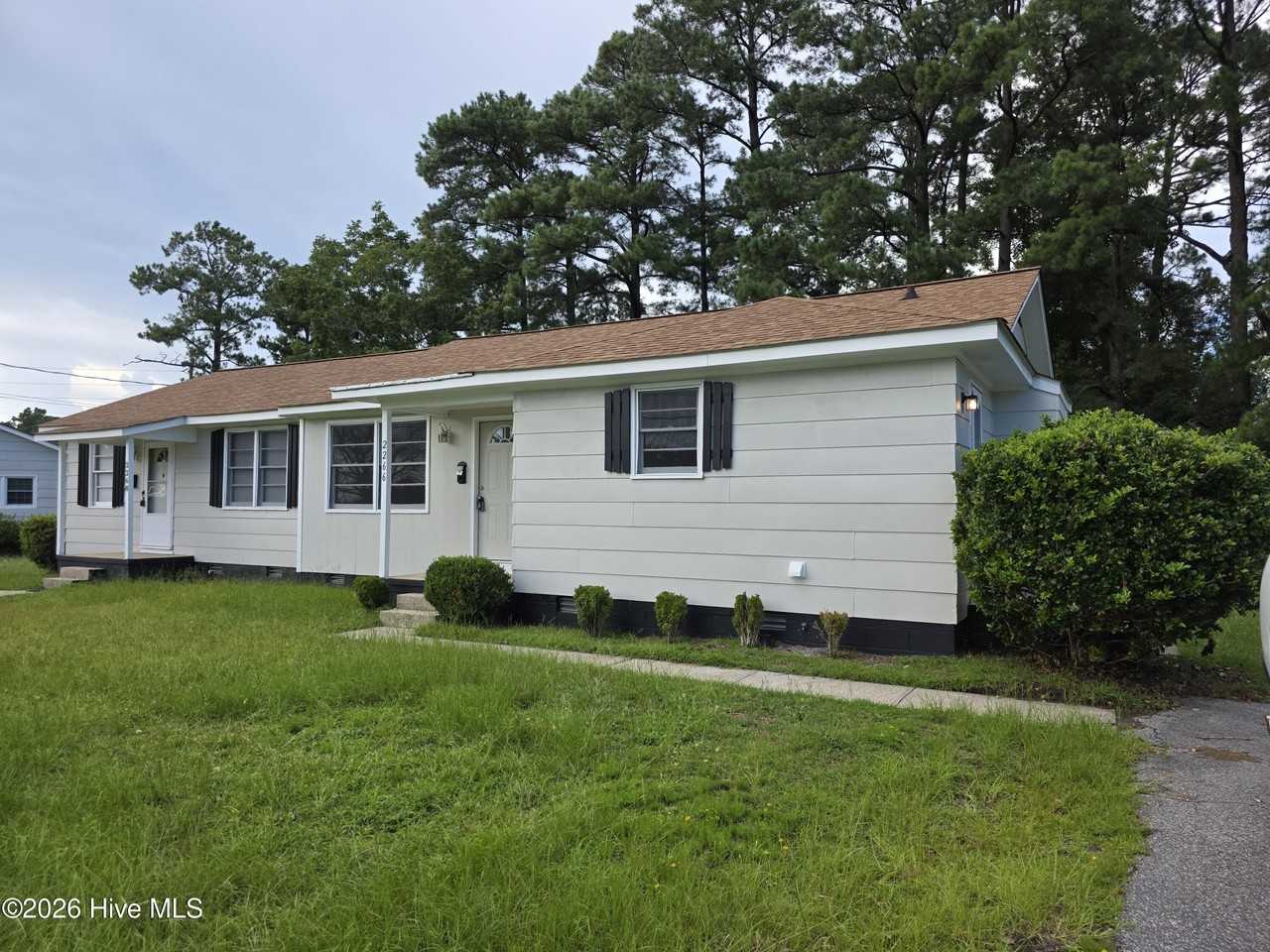 2266 Onslow Dr - Photo 2 of 17