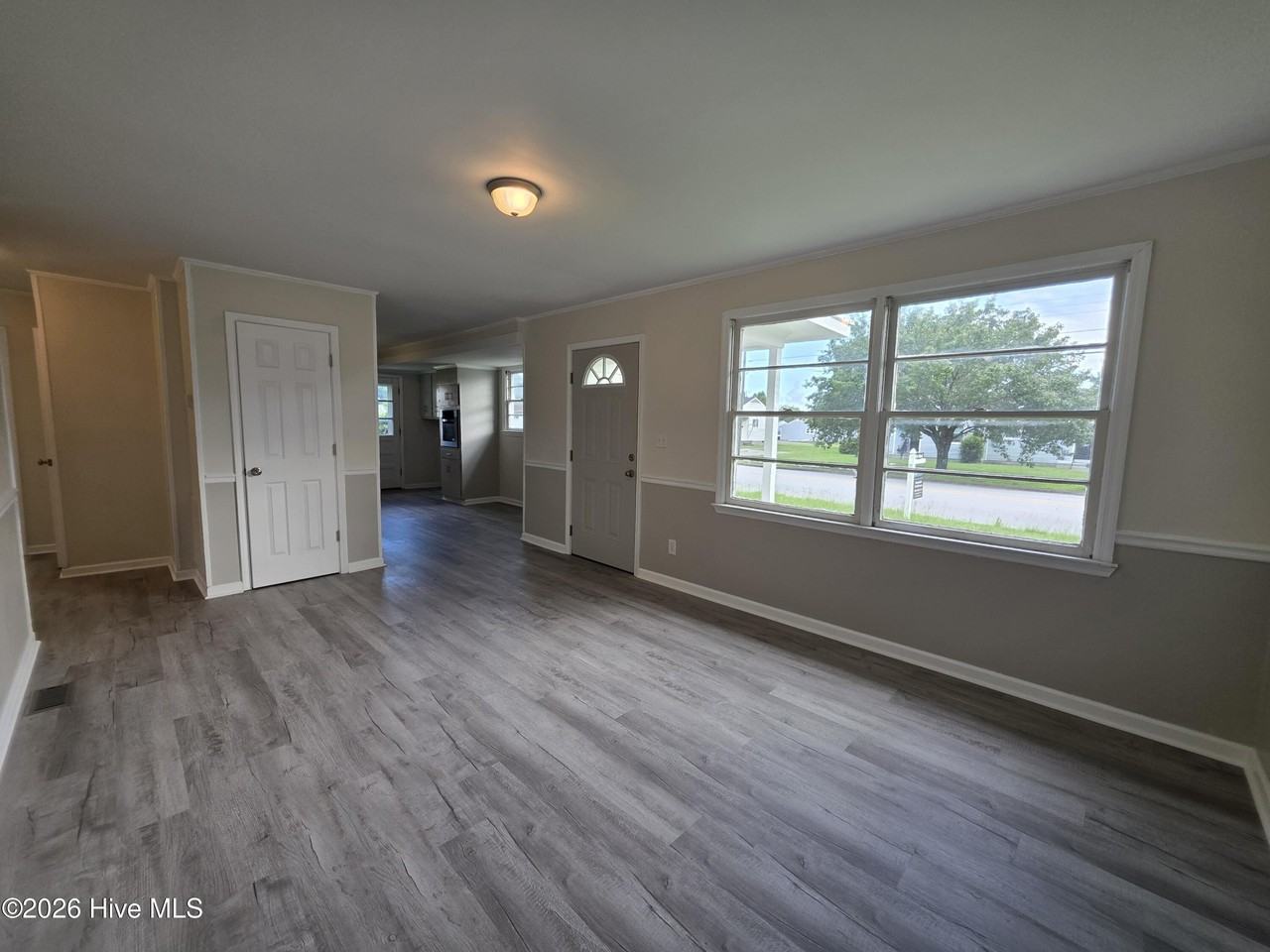 2266 Onslow Dr - Photo 3 of 17