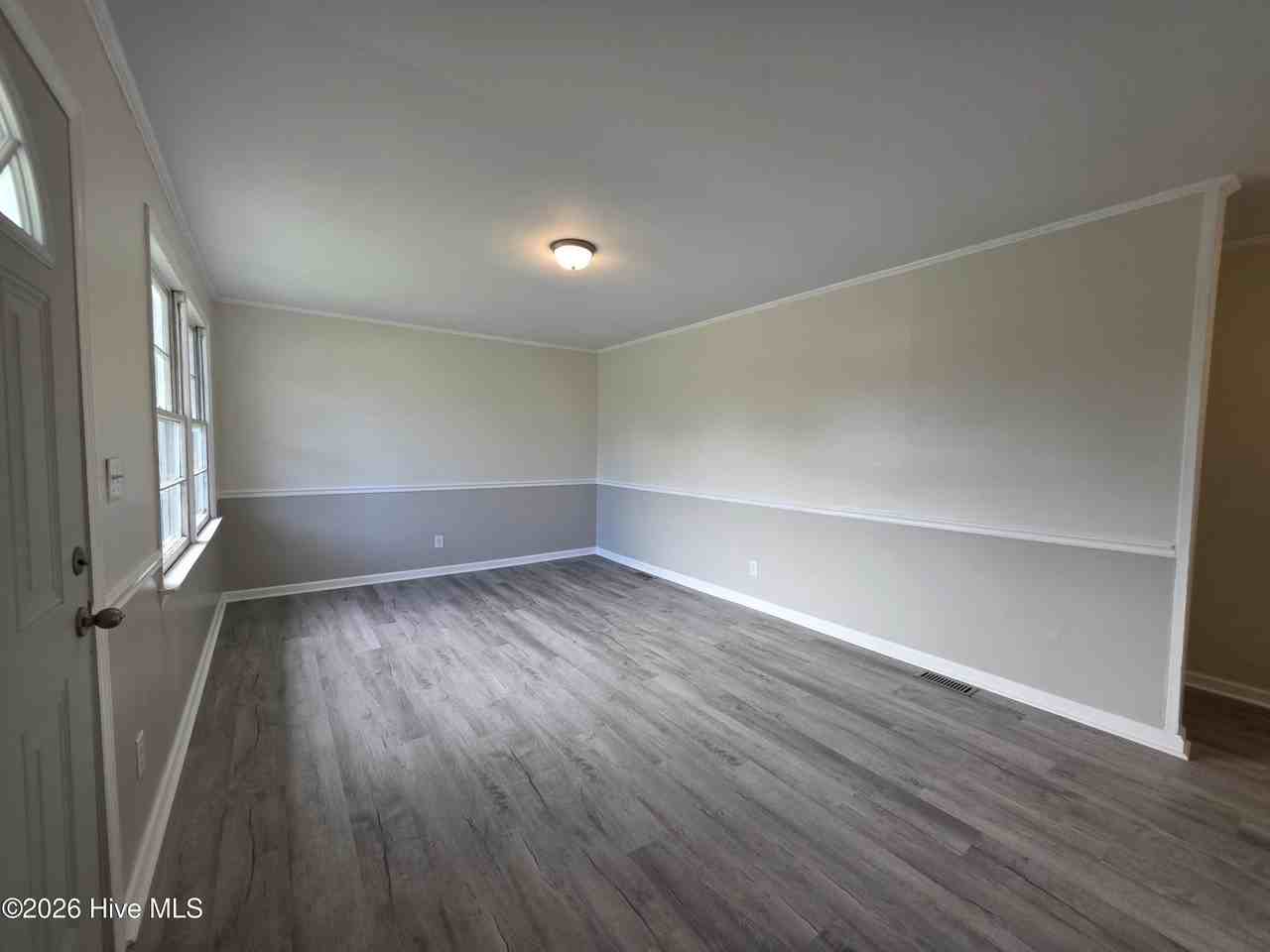 2266 Onslow Dr - Photo 4 of 17