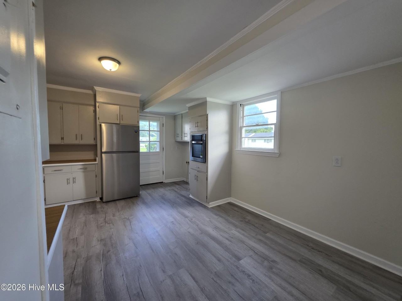 2266 Onslow Dr - Photo 5 of 17