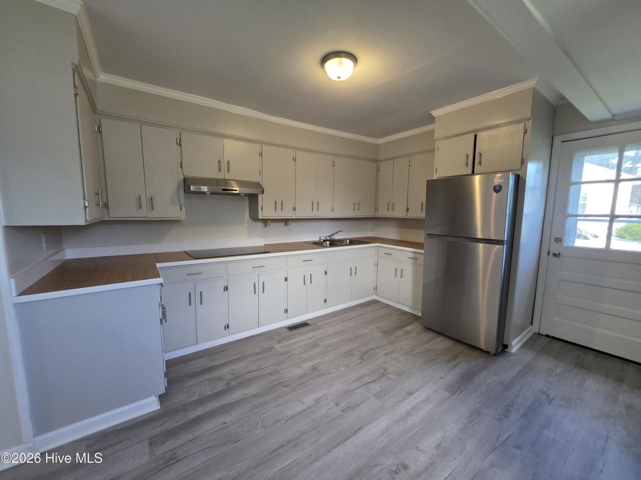 2266 Onslow Dr - Photo 6 of 17