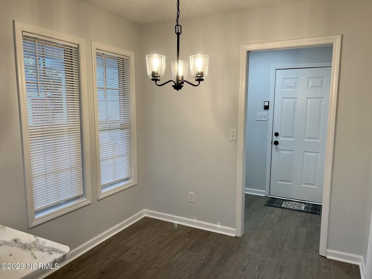 607 Sunset Oaks Ln - Photo 4 of 20