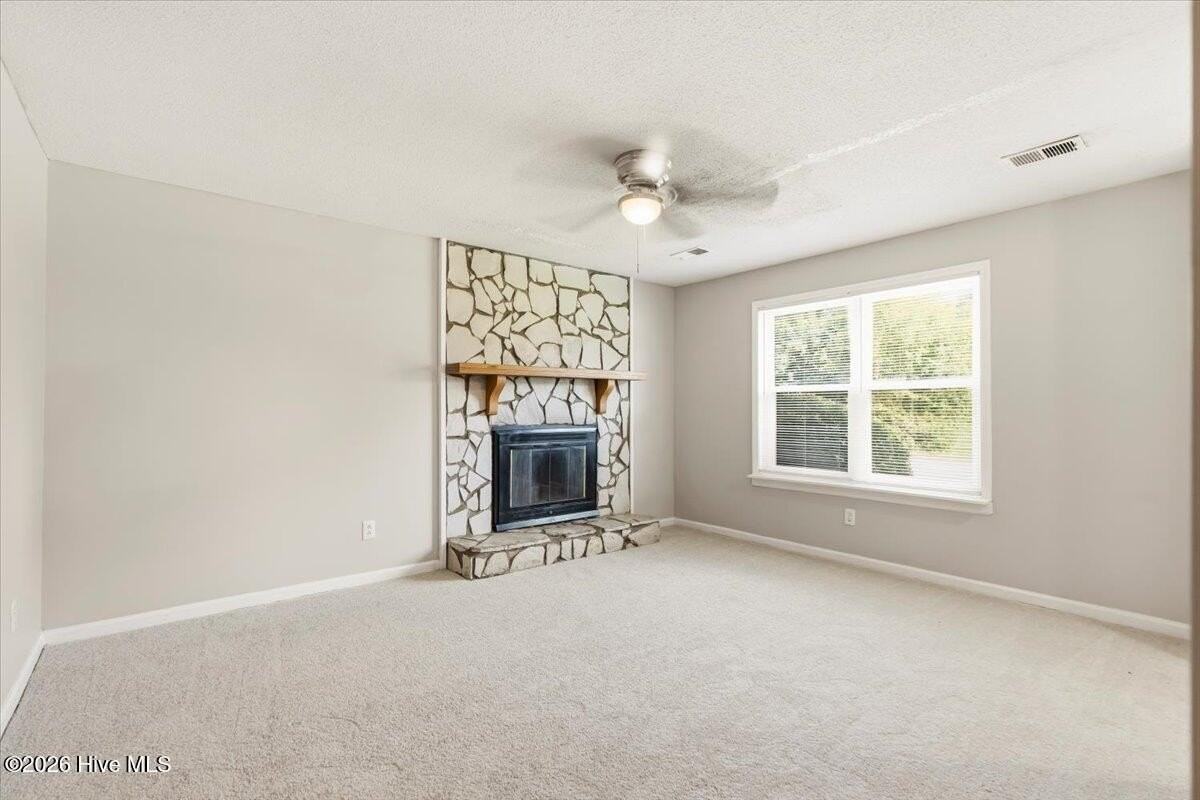 1910 Neptune Dr - Photo 5 of 24