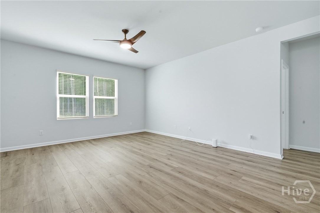 217 Crosstown Ave - Photo 4 of 36
