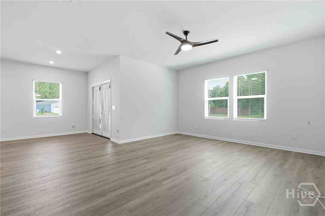 217 Crosstown Ave - Photo 5 of 36