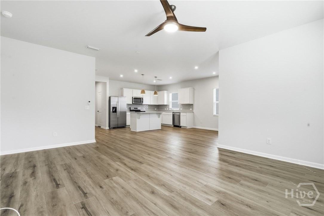 217 Crosstown Ave - Photo 6 of 36