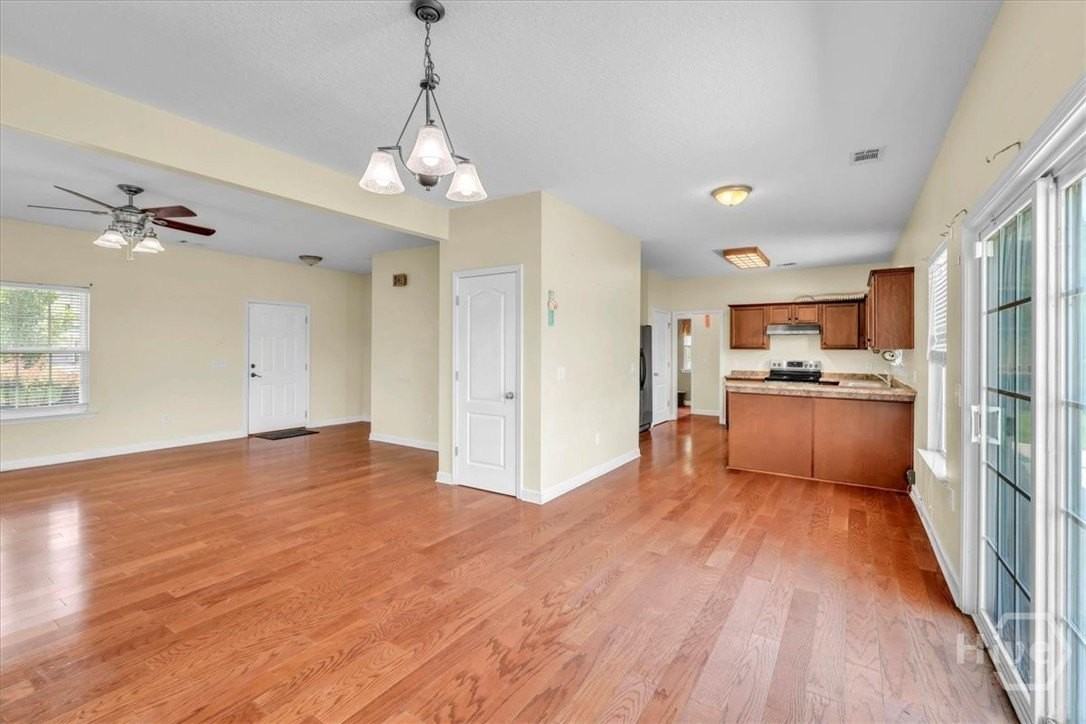 256 Savannah Ln - Photo 3 of 46