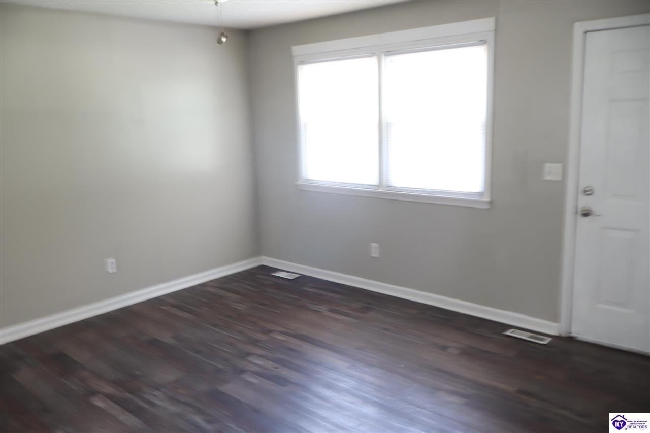 300 Dixon Ave - Photo 3 of 12