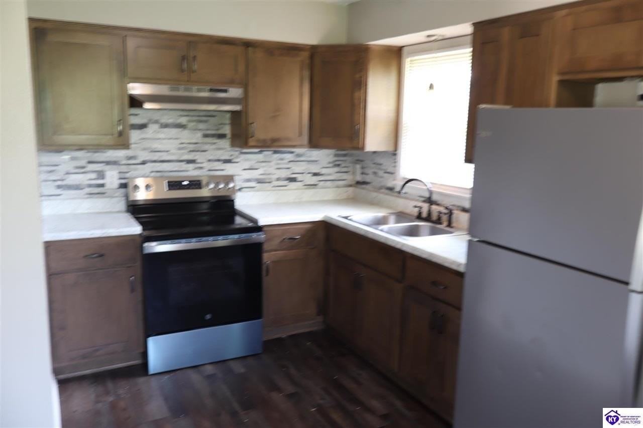 300 Dixon Ave - Photo 4 of 12
