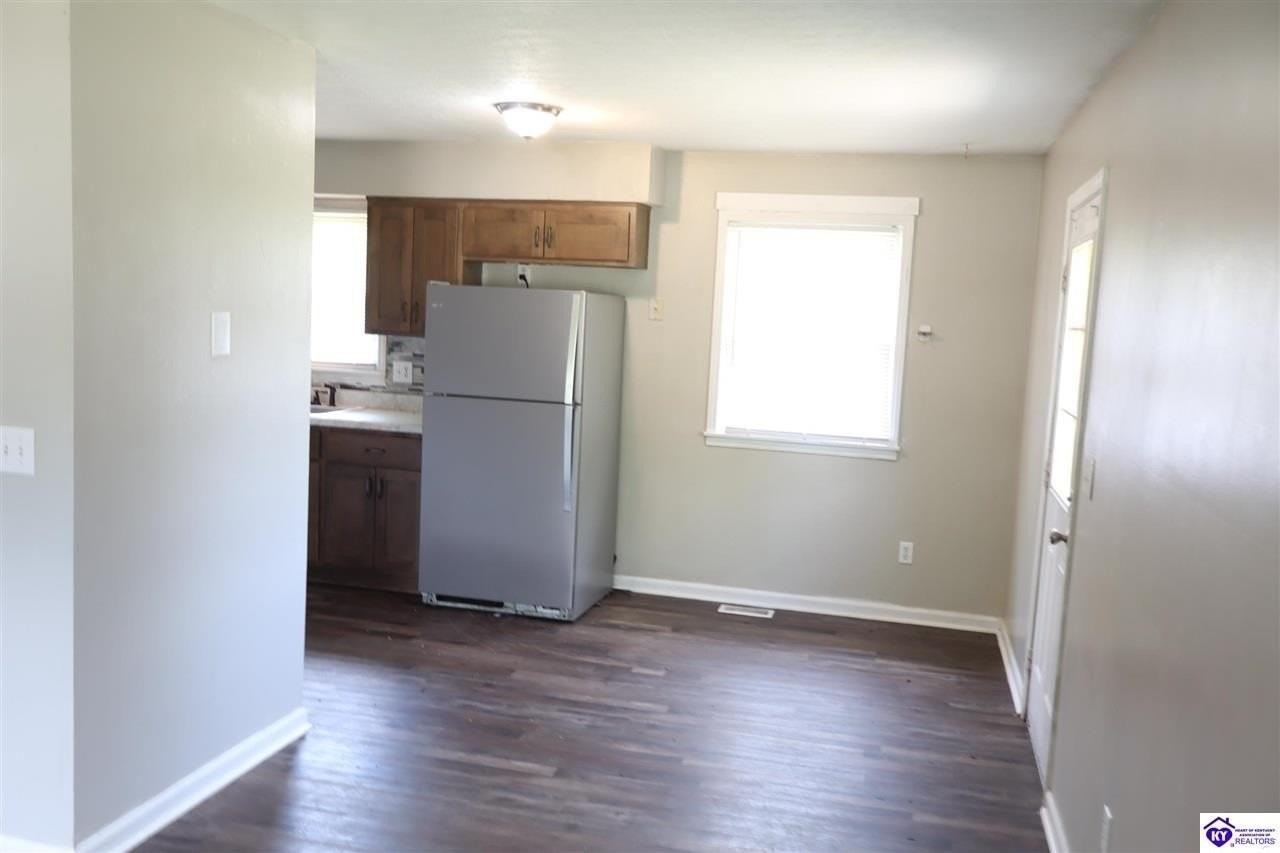 300 Dixon Ave - Photo 5 of 12