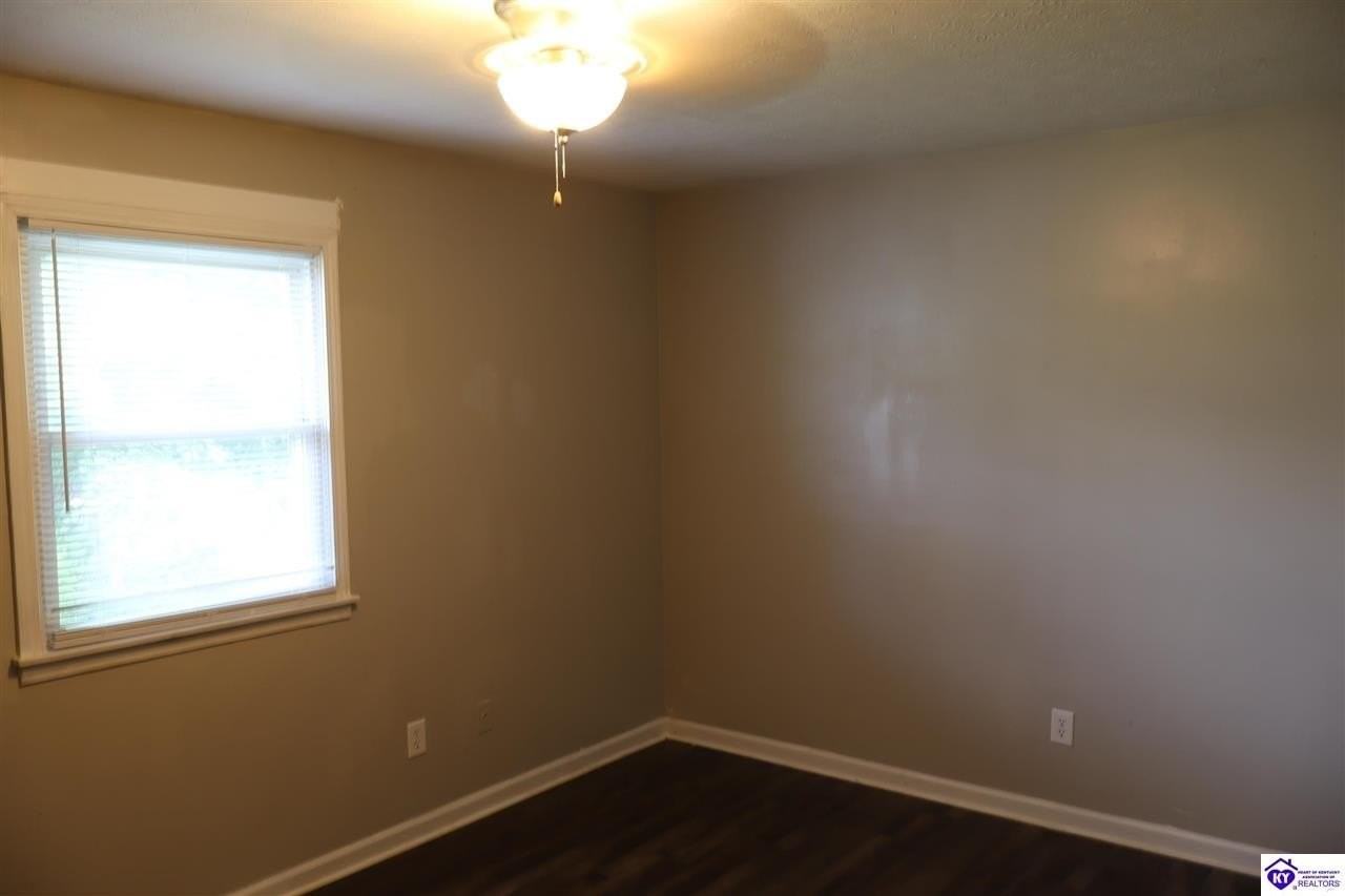 300 Dixon Ave - Photo 7 of 12