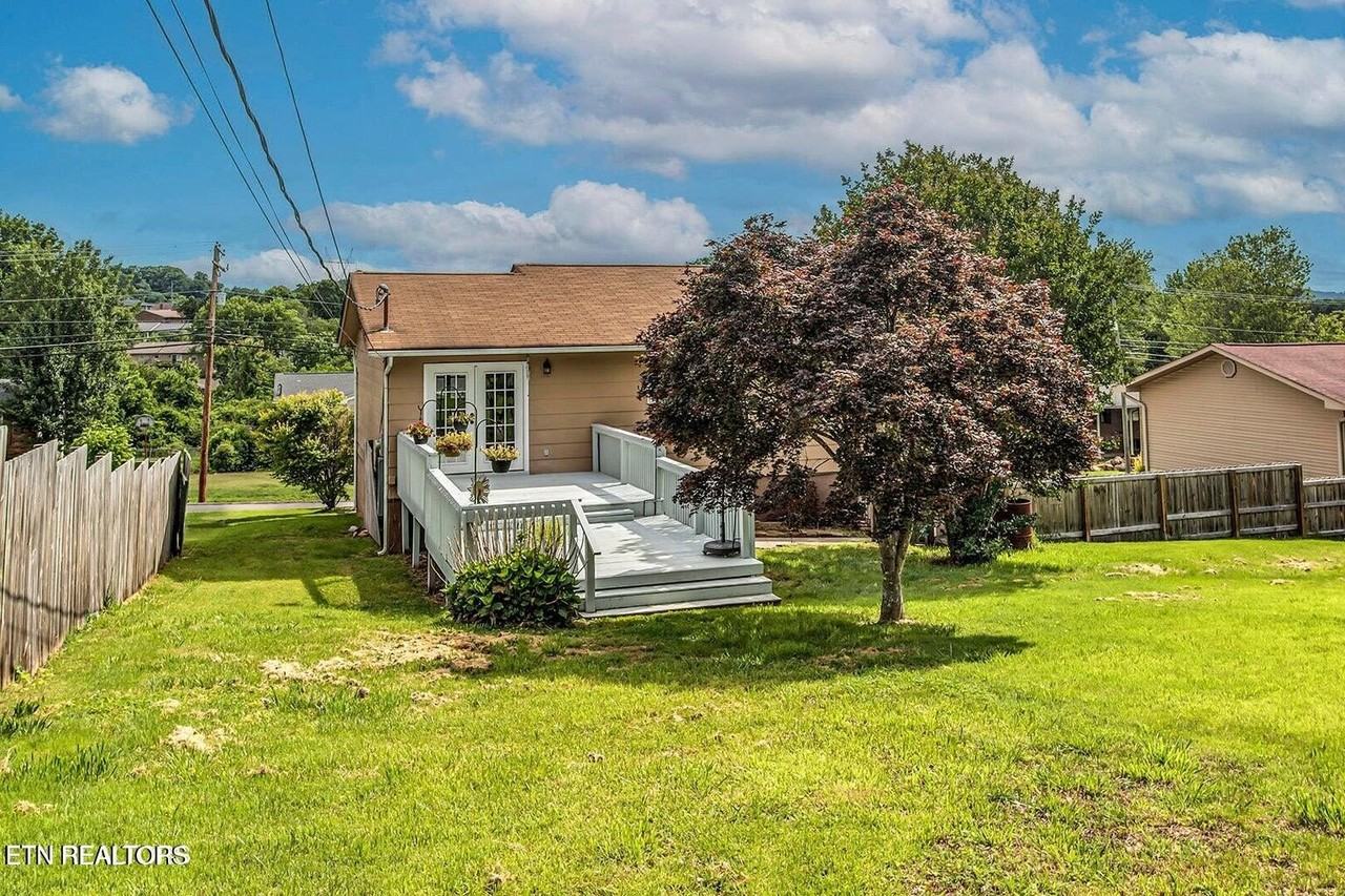 7753 Cranley Rd - Photo 6 of 39