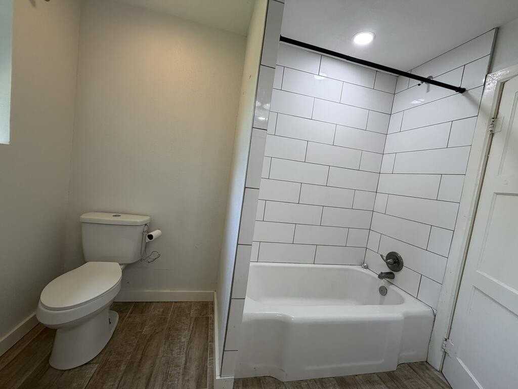804 Clay St - Photo 6 of 9