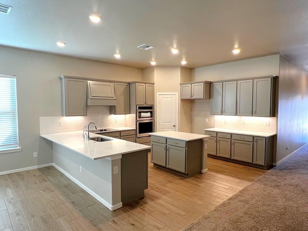9807 Viola Ave - Photo 3 of 21