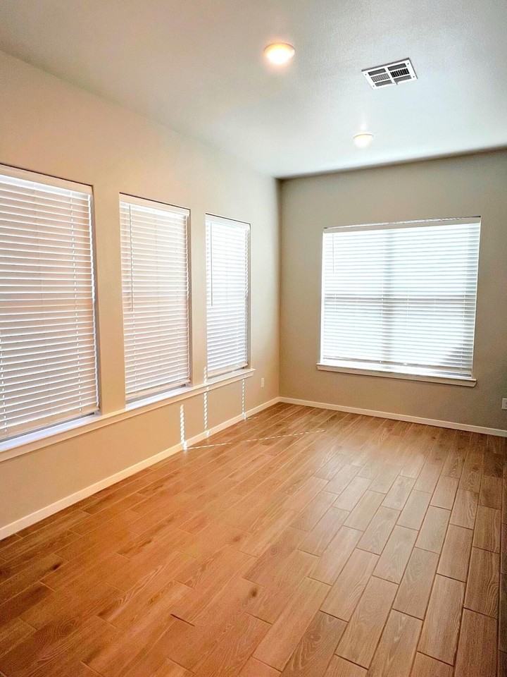 9807 Viola Ave - Photo 7 of 21