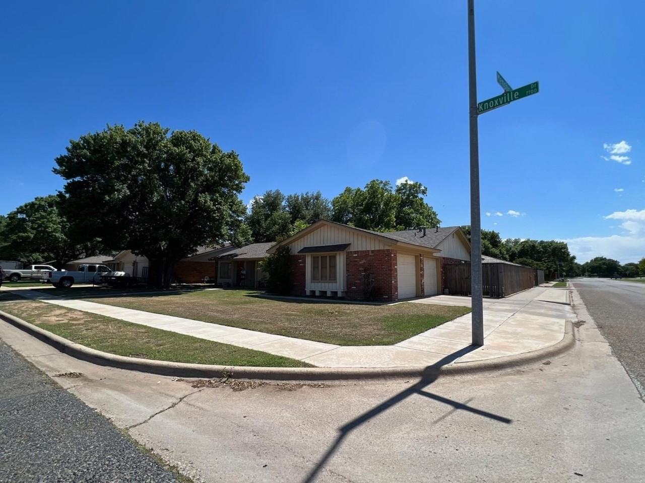 7702 Knoxville Dr - Photo 2 of 35