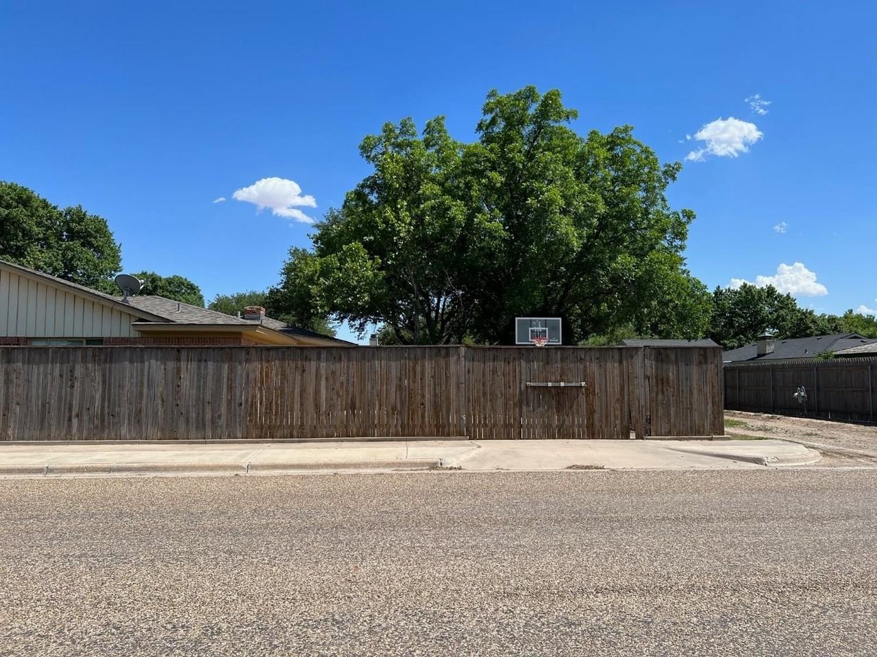 7702 Knoxville Dr - Photo 4 of 35