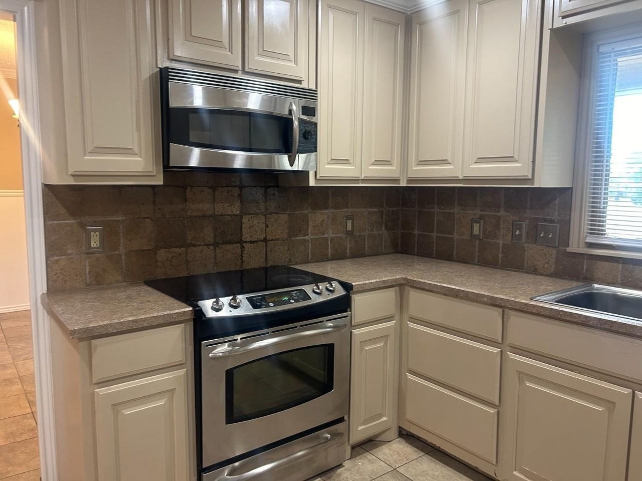 7702 Knoxville Dr - Photo 5 of 35