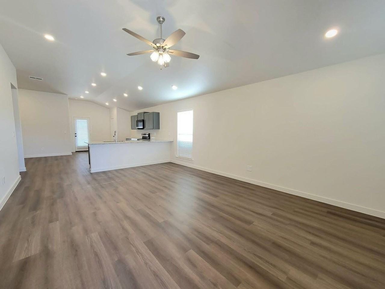 5546 Auburn St - Photo 3 of 16