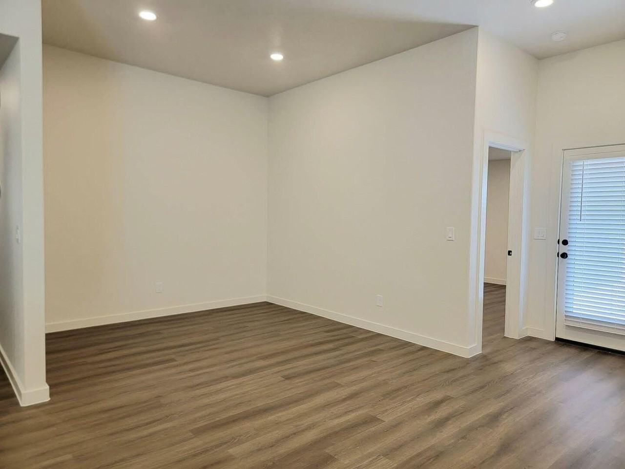 5546 Auburn St - Photo 7 of 16