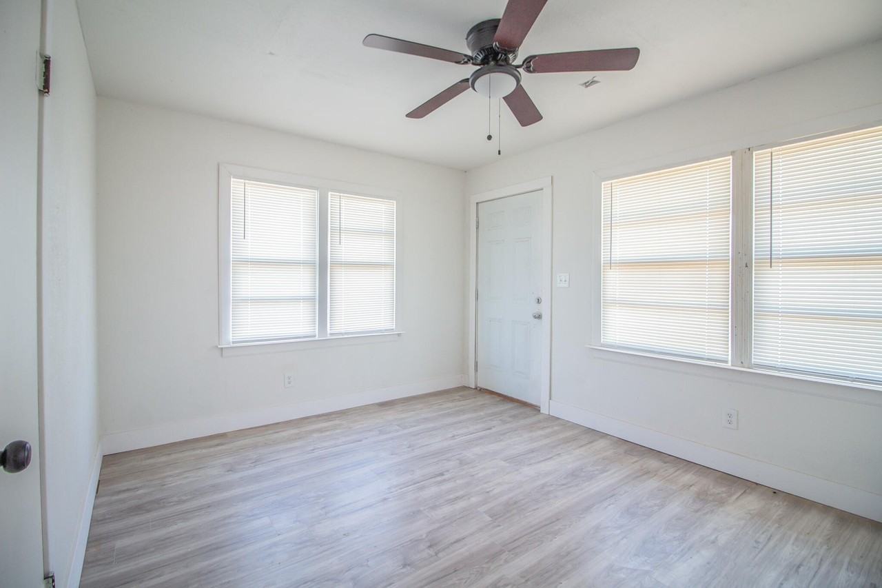 302 Avenue U #C - Photo 2 of 5