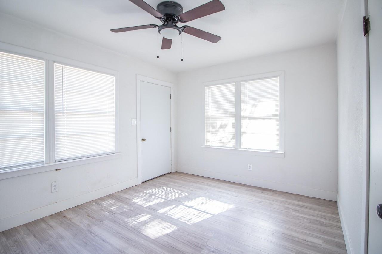 302 Avenue U #A - Photo 2 of 8