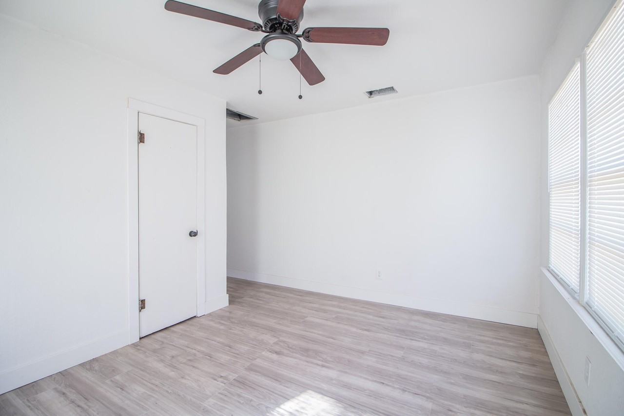 302 Avenue U #A - Photo 3 of 8