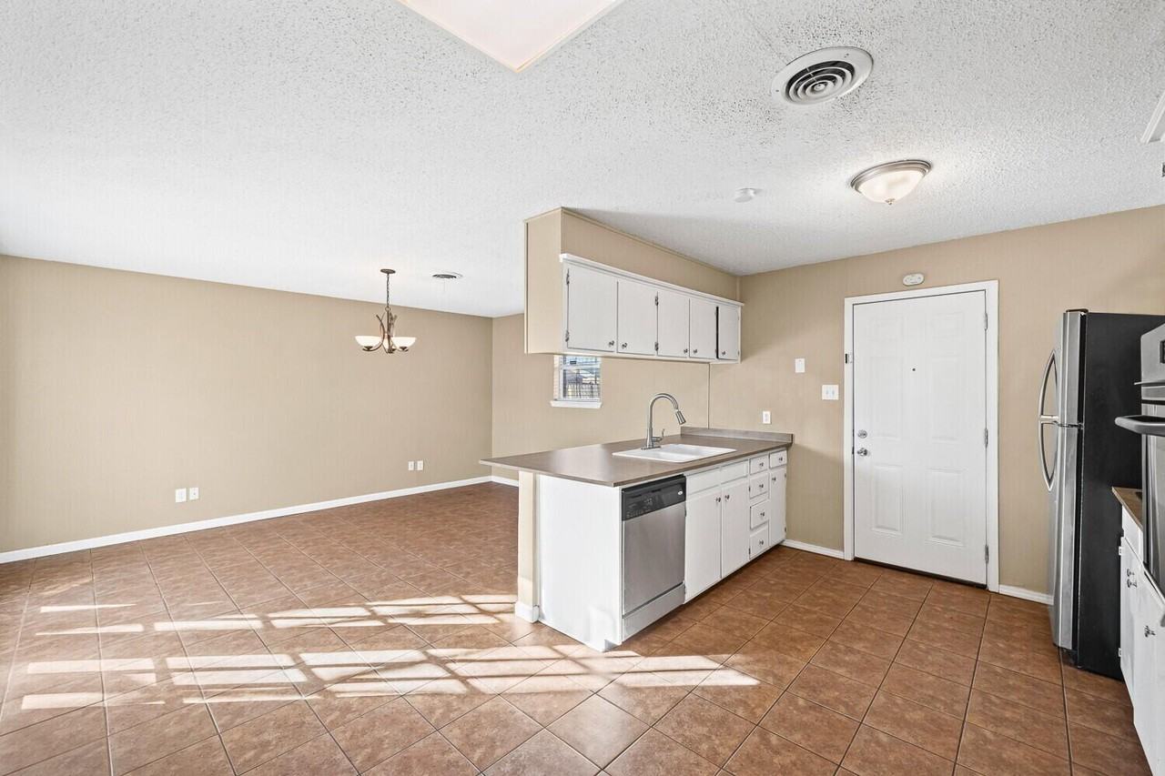 5511 16th Pl - Photo 4 of 16