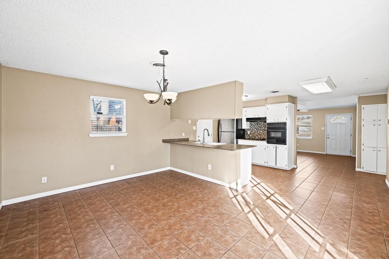 5511 16th Pl - Photo 6 of 16